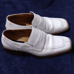 Kenneth Cole white leather shoes